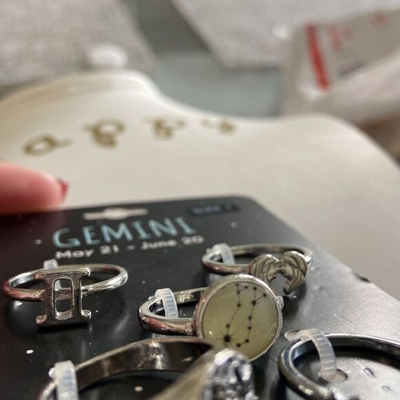 Rings Set of 5 rings  Gemini ♊️ Make up bag And 2 6x9 size Poly mailers - Picture 4 of 8